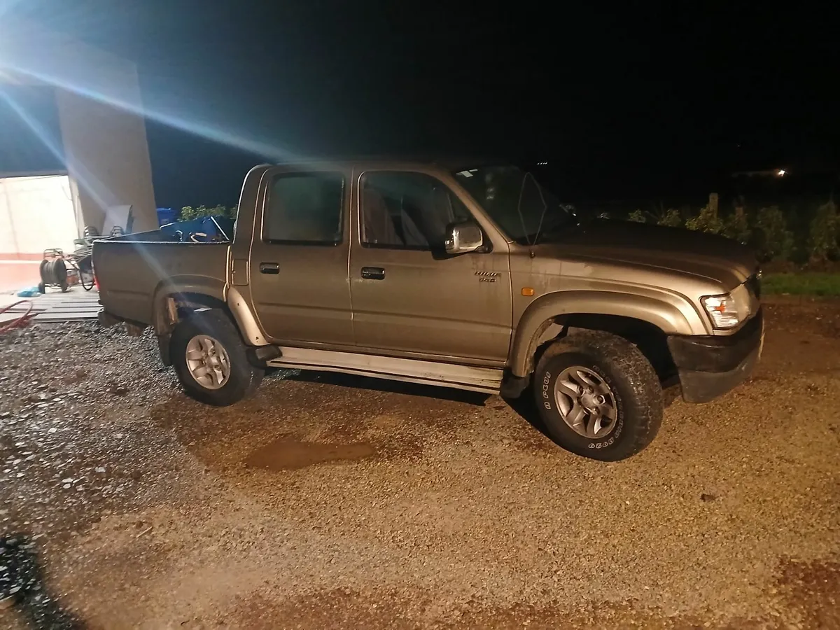 Toyota Hilux 2003 - Image 1