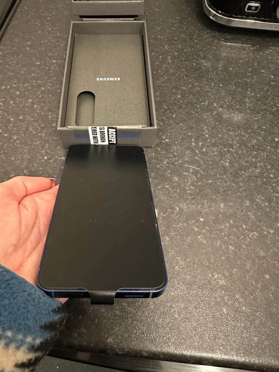 Samsung S25 128GB - Image 3