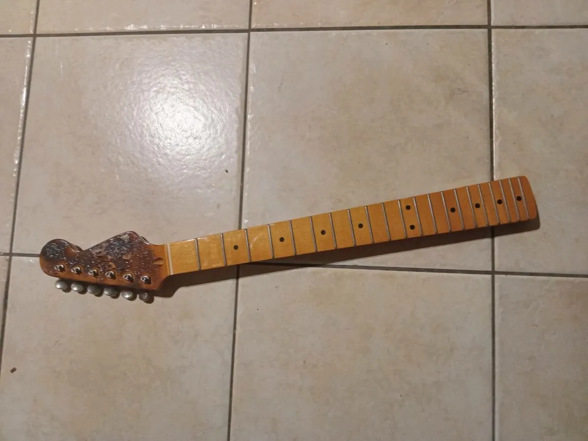 Roasted maple lacquered neck - Image 3