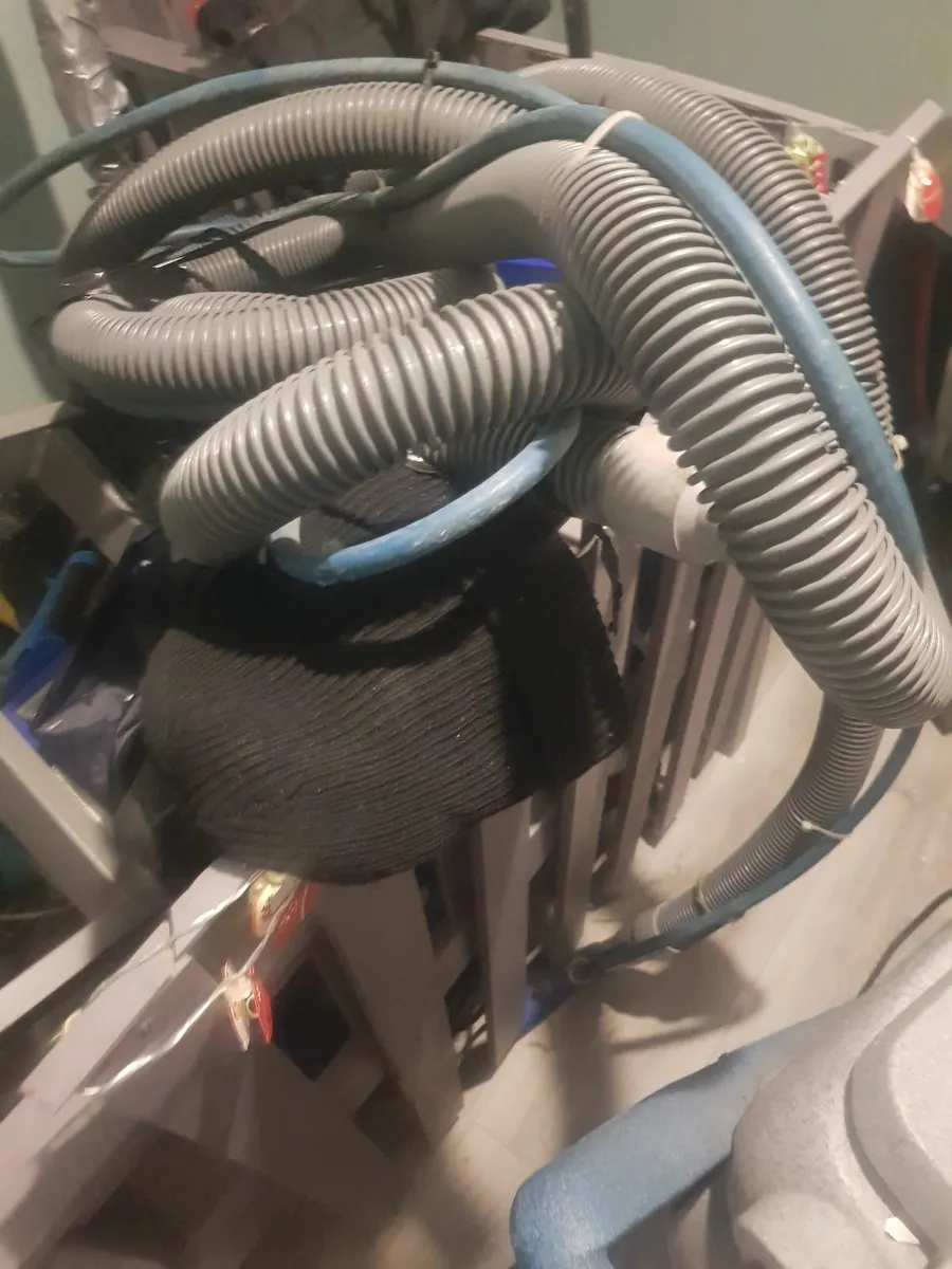 Carpet cleaner - Image 2