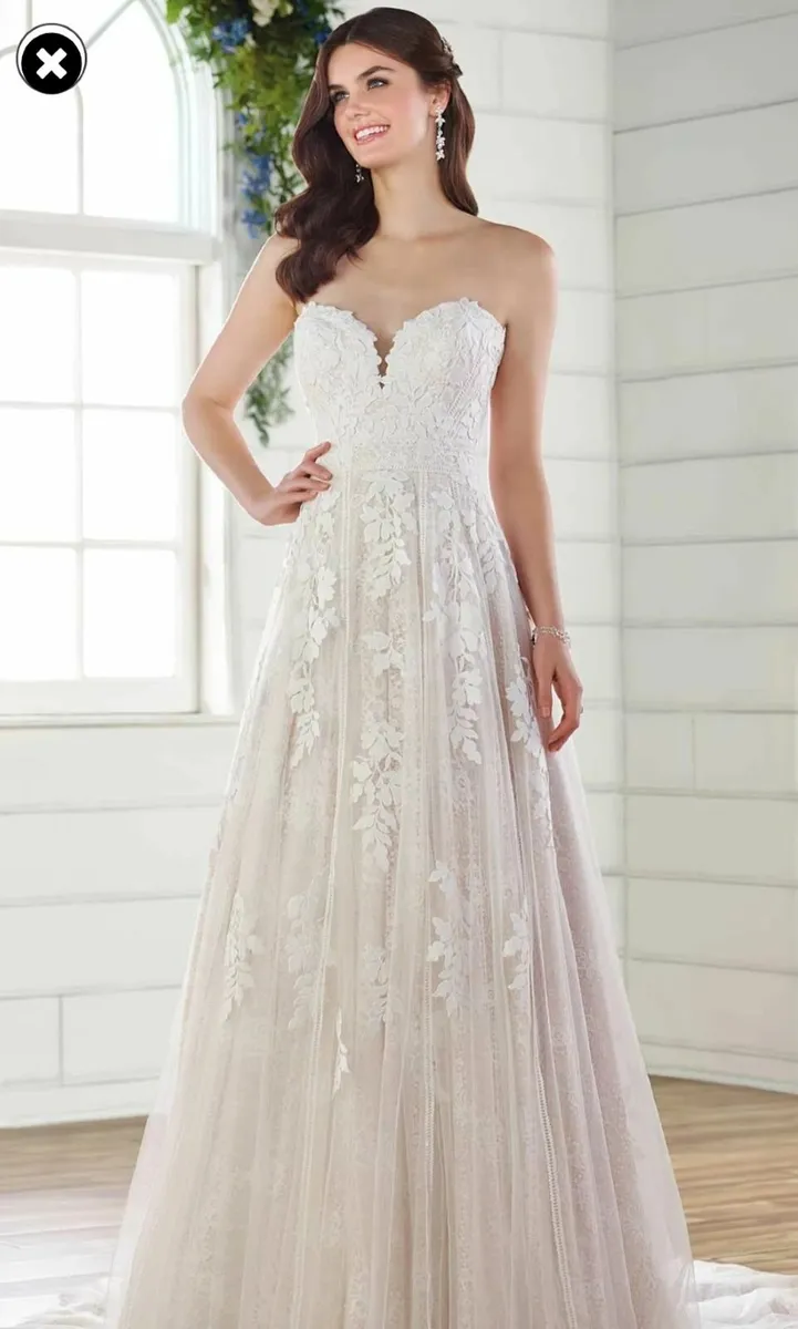 Wedding dress - Image 2