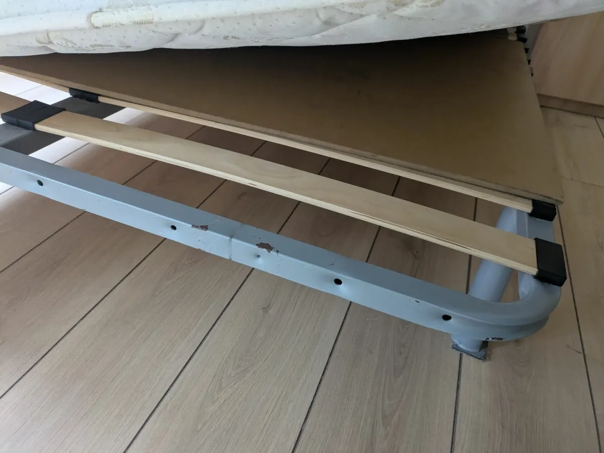 Beds (a double and 2 singles) for mobile home - Image 4