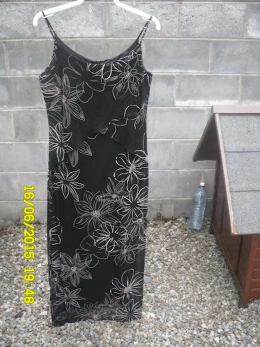BRAND NEW LadyH Designer Dress with Matching Shawl - Image 3