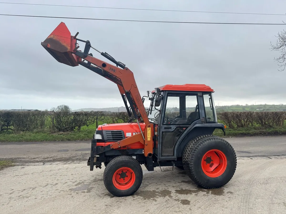 Kubota Compact Tractor with Front Loader - Image 3