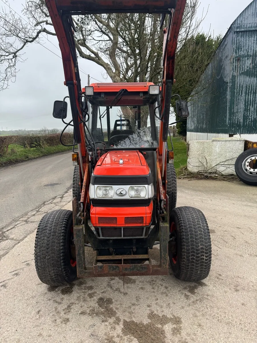 Kubota Compact Tractor with Front Loader - Image 4