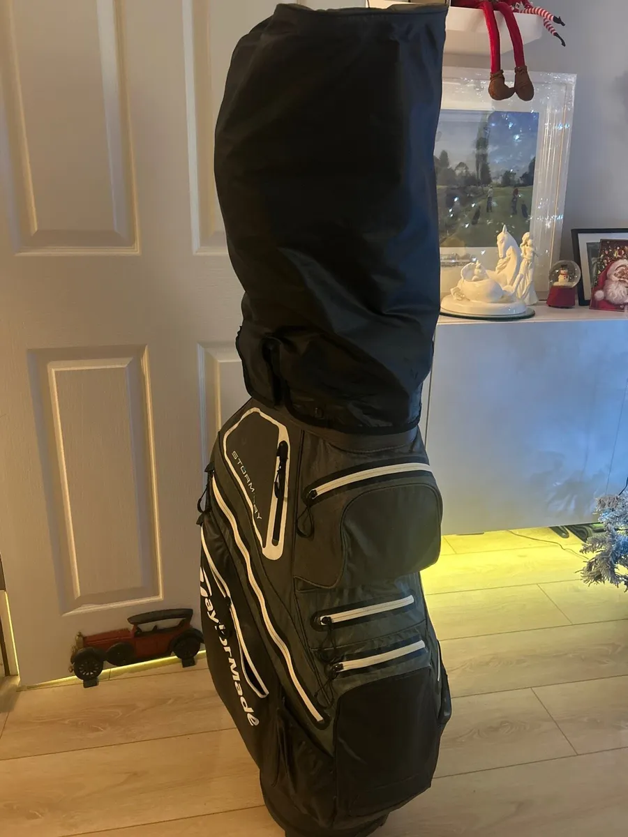 Taylormade Storm Dry golf cart bag - Image 1