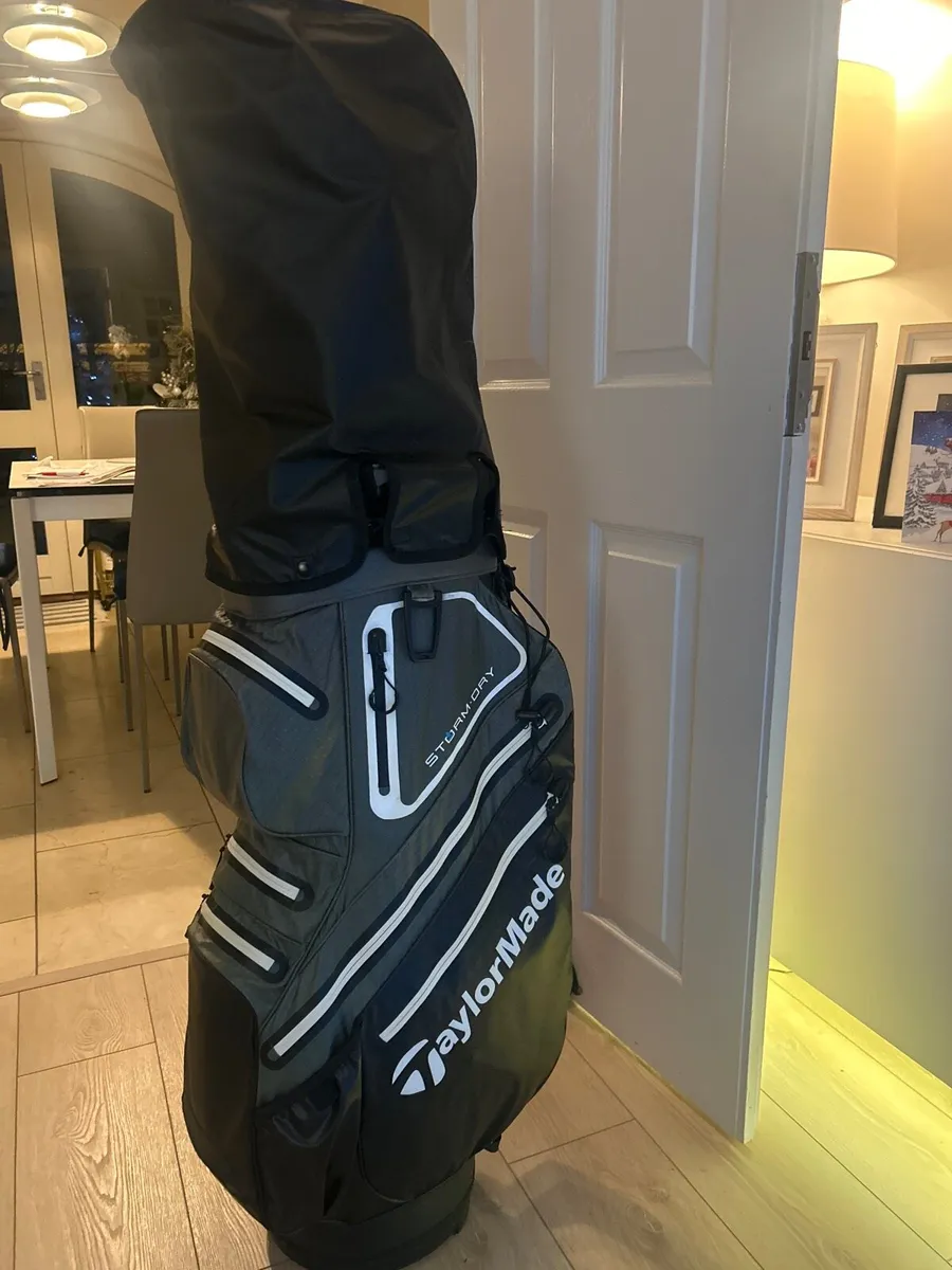 Taylormade Storm Dry golf cart bag - Image 2