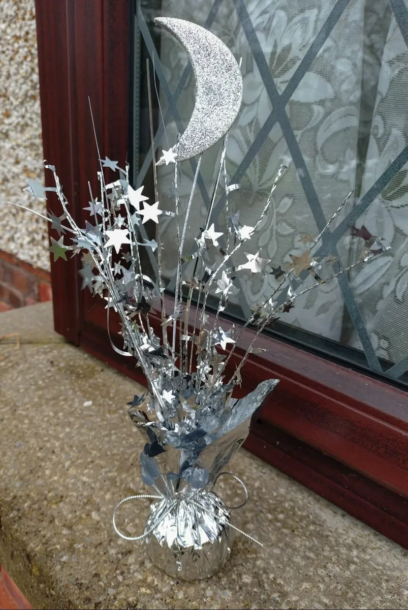 TWO CHRISTMAS DECORATIONS. - Image 3