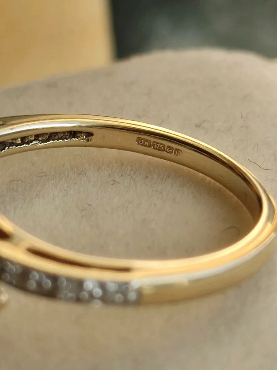 9 CT  Gold Diamonds ring with chrysoprase. Size N - Image 3