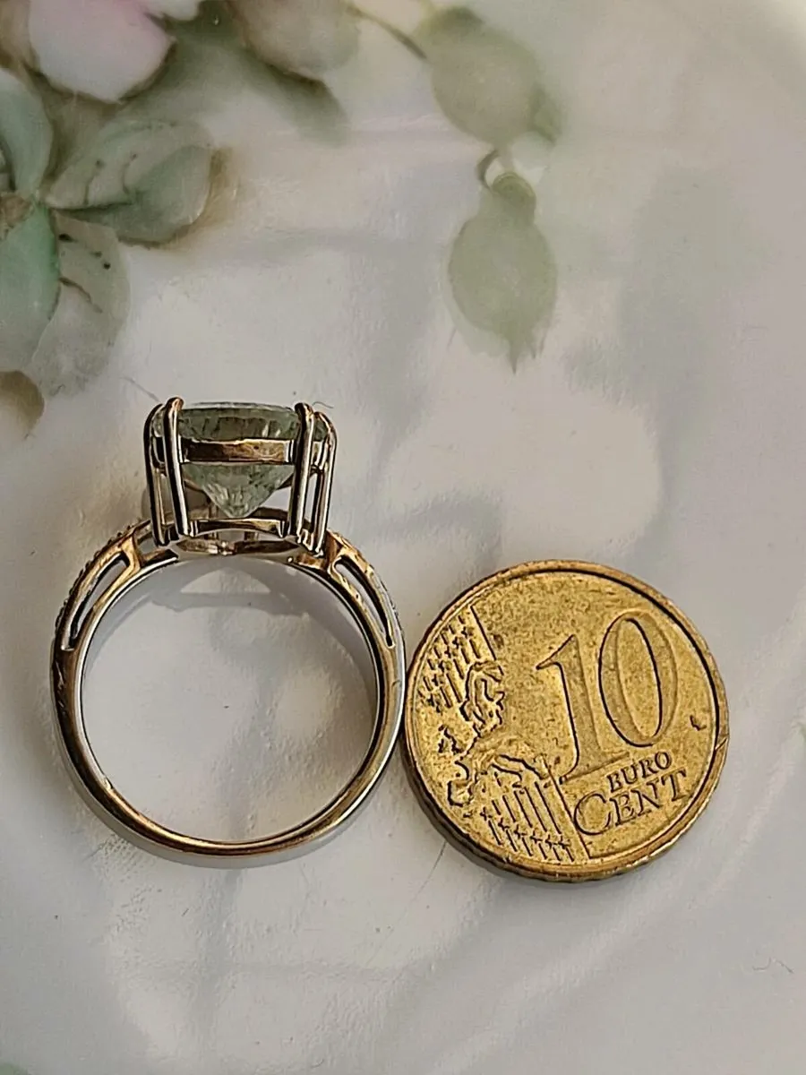 9 CT  Gold Diamonds ring with chrysoprase. Size N - Image 4