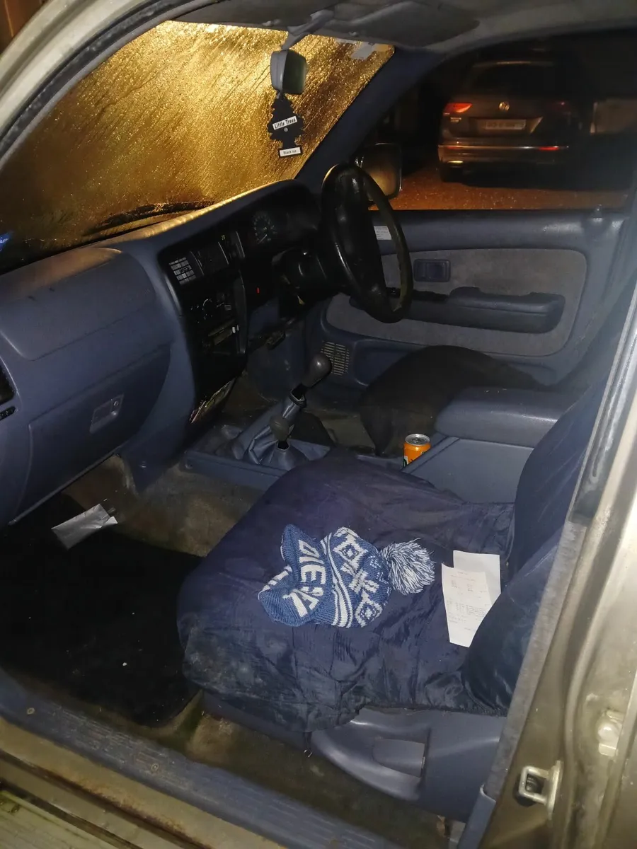 Toyota Hilux 2003 - Image 4