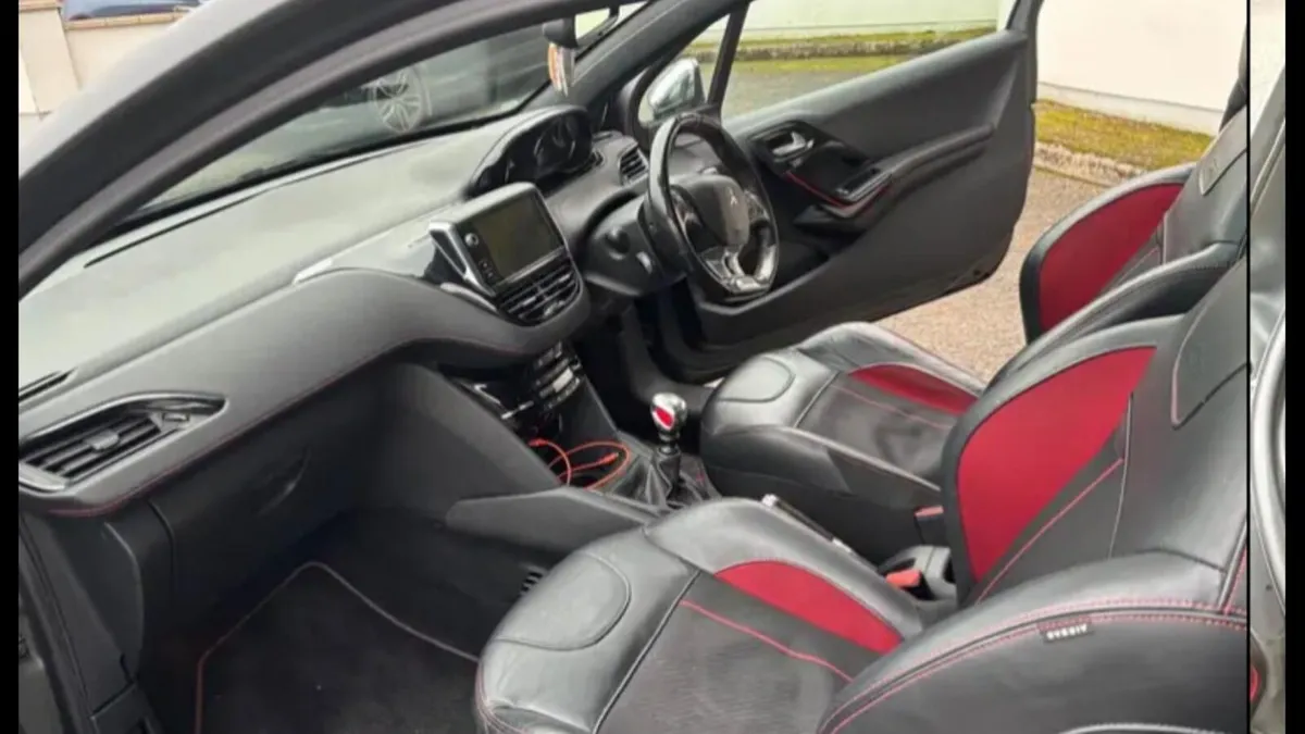 Peugeot 208 gti prestige - Image 3