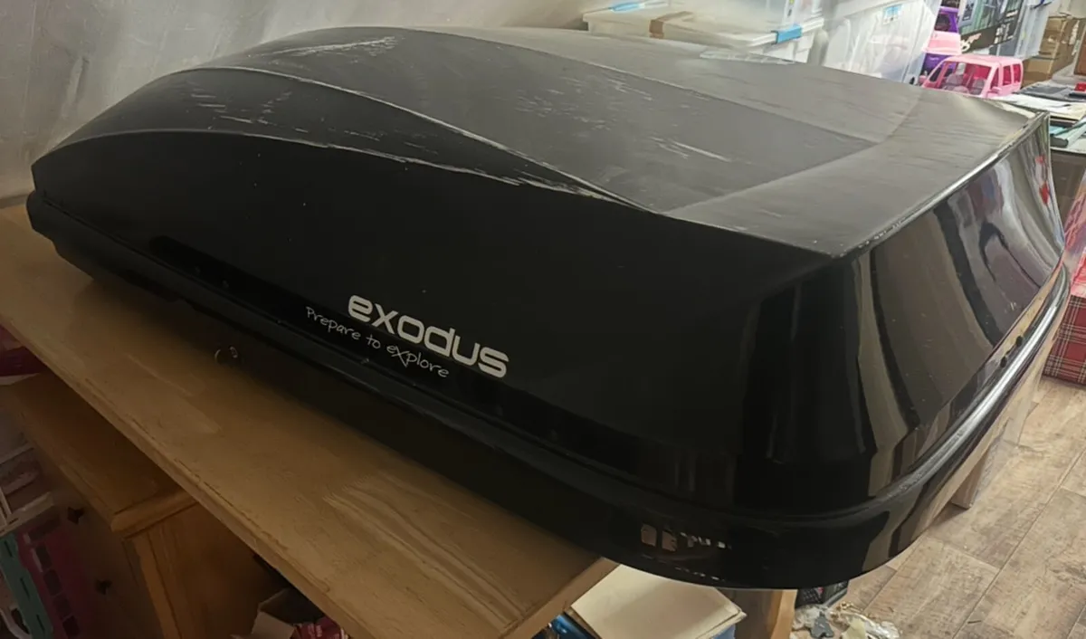 Car roofbox - Image 1