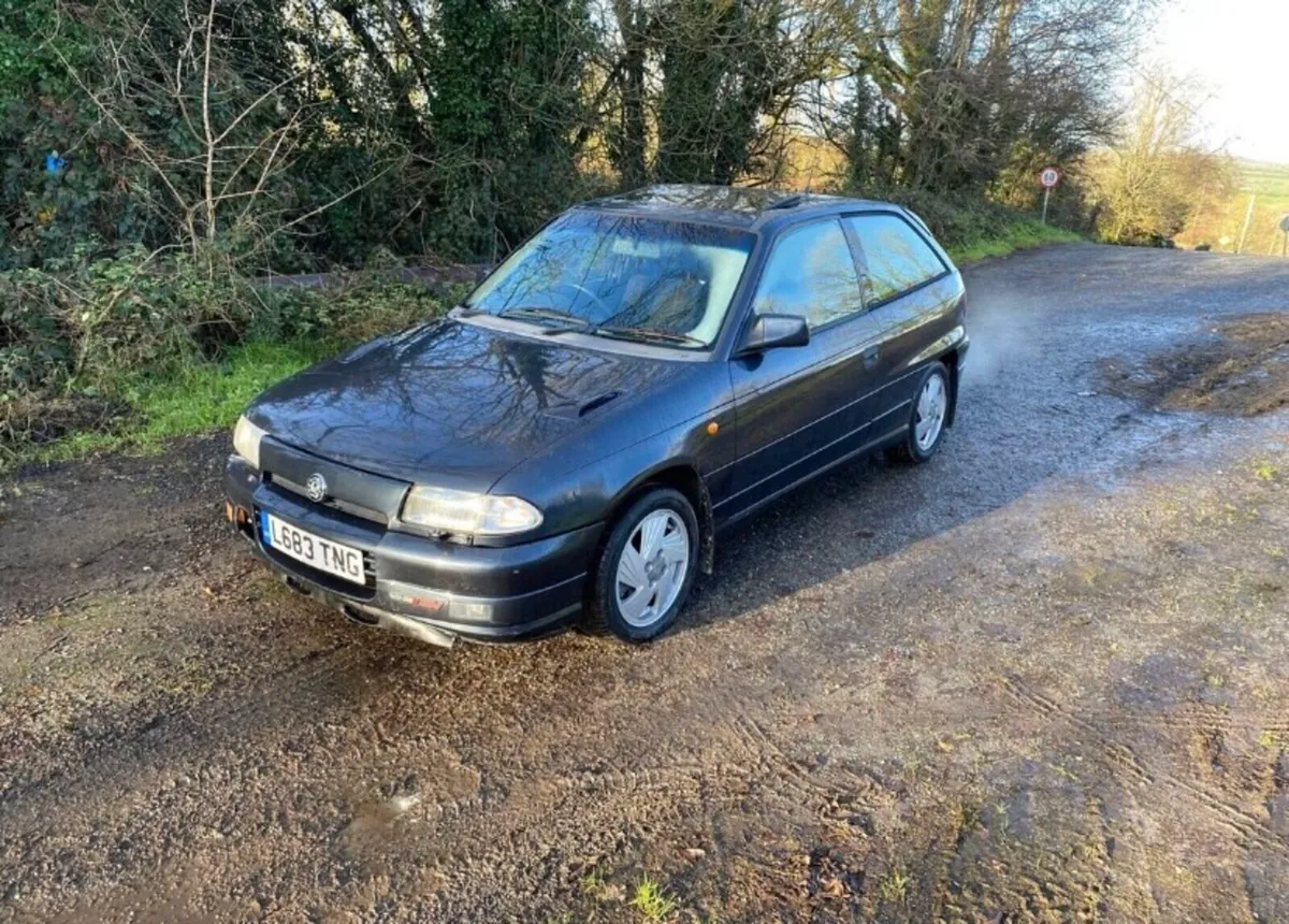 Vauxhall Astra GSI - Image 2