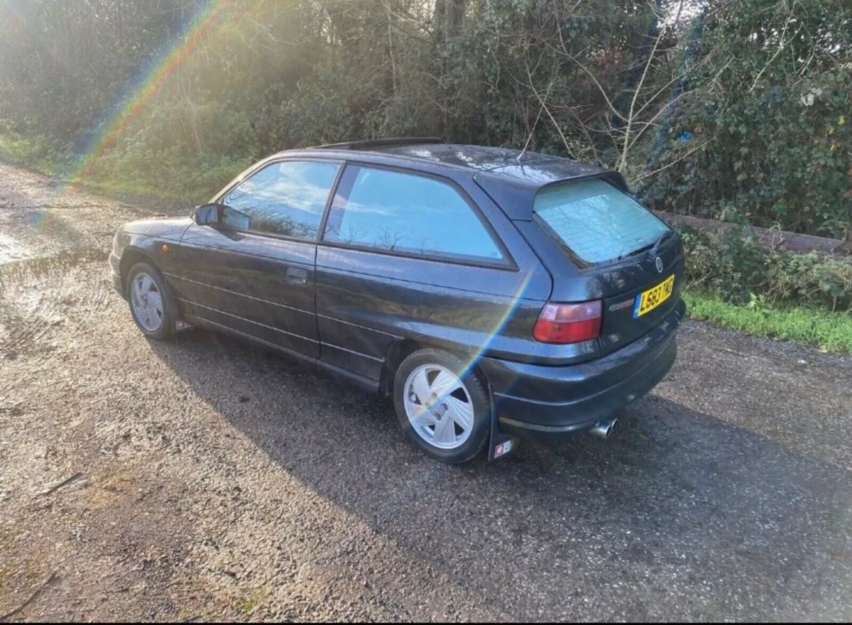 Vauxhall Astra GSI - Image 3