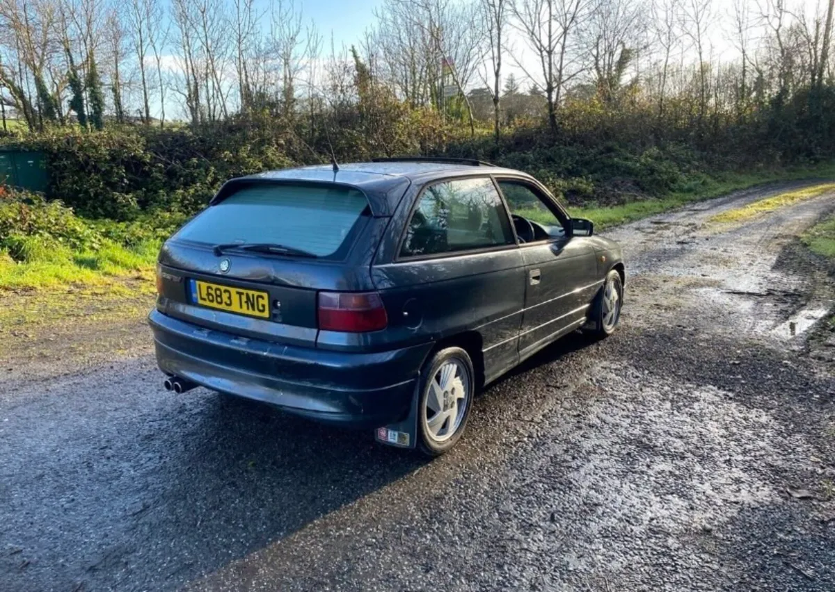 Vauxhall Astra GSI - Image 4