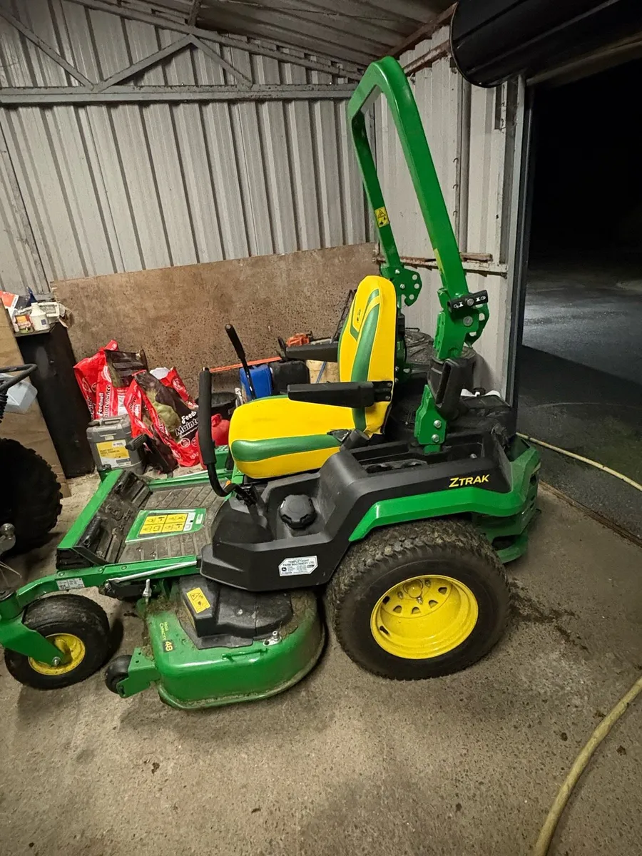 John Deere zero turn mower - Image 1