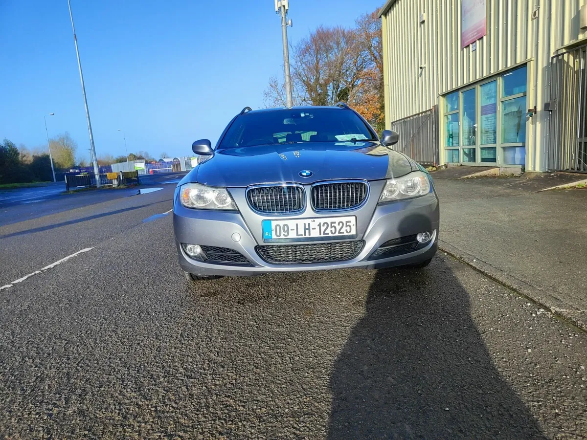 BMW 3-Series 2009 400 TAX - Image 3