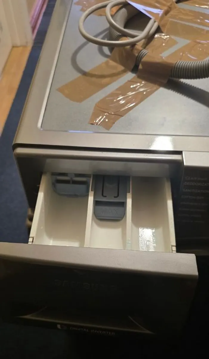 Samsung washer-dryer(READ DESCRIPTION) - Image 4