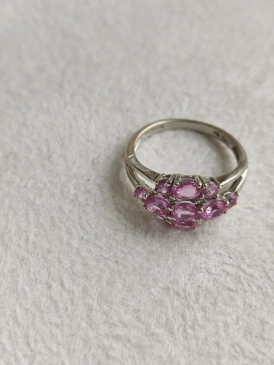 Vintage 9 CT  Diamond and Ruby cluster ring - Image 3