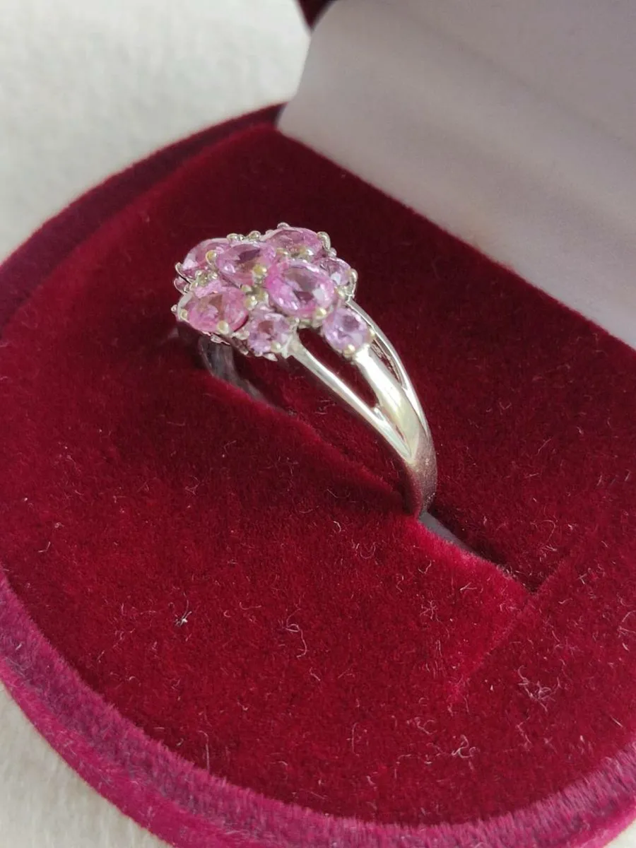 Vintage 9 CT  Diamond and Ruby cluster ring - Image 4