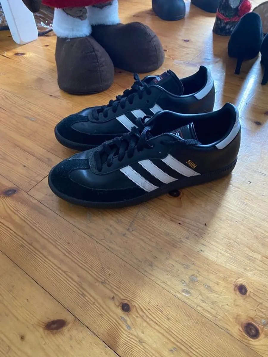 Household furniture - Image 1