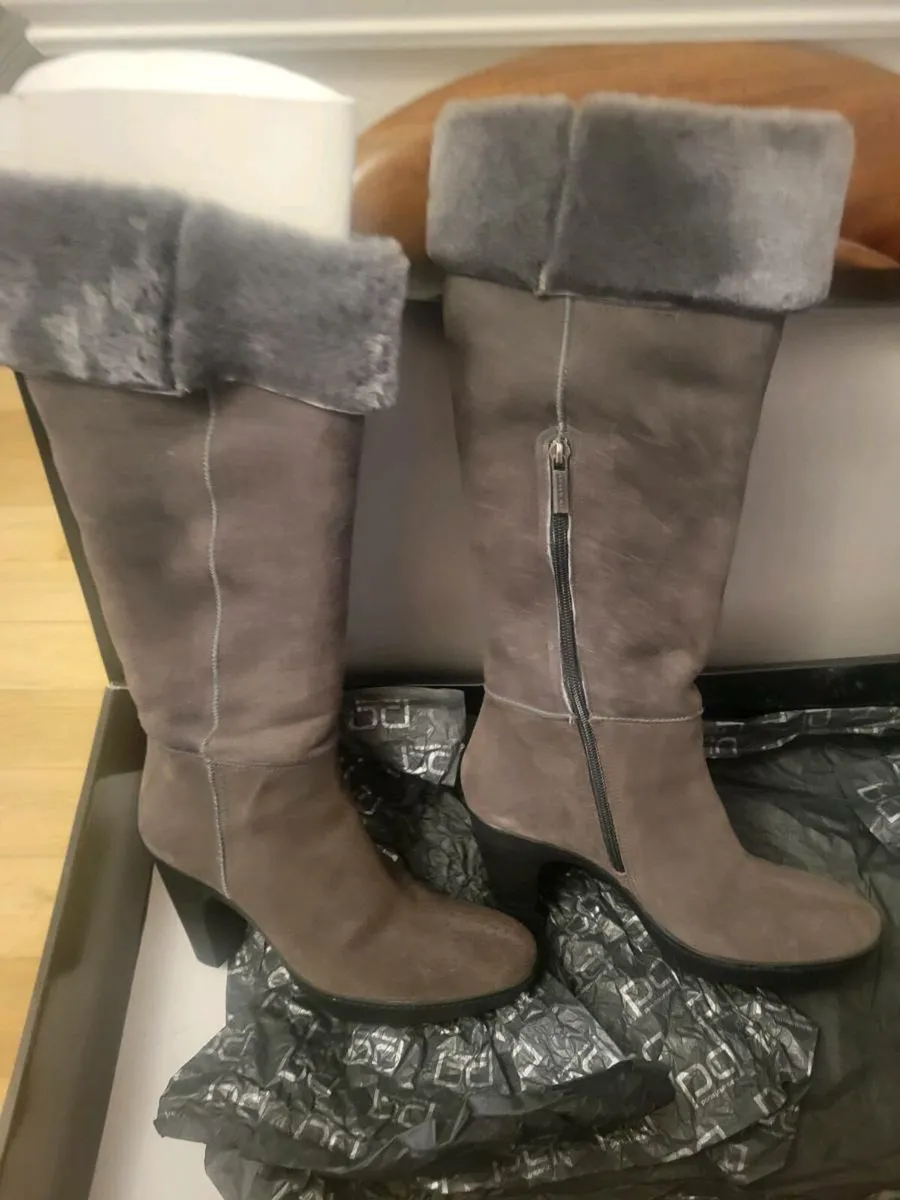 Ladies boots - Image 1