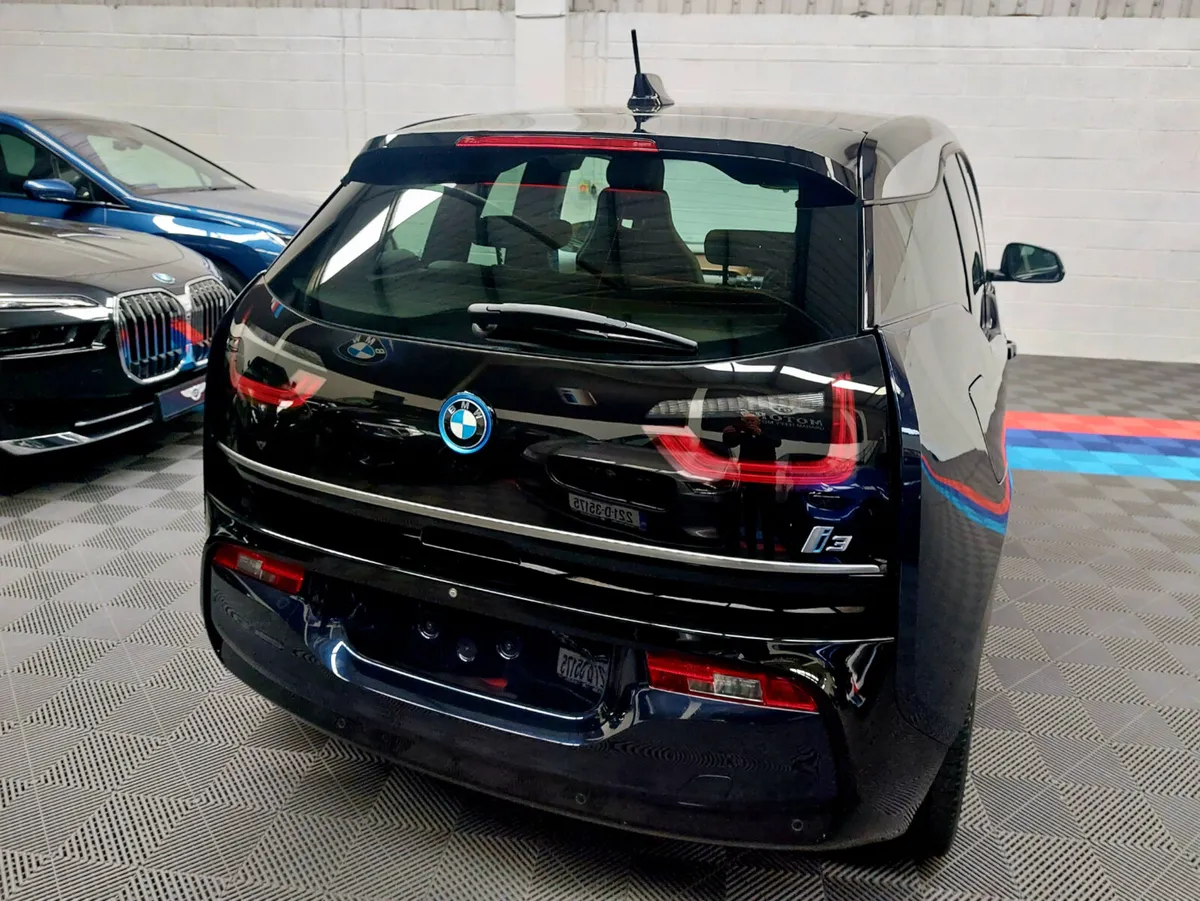 192 I3 120AH ZI3I 4DR AUTO (300KM+ RANGE) - Image 4