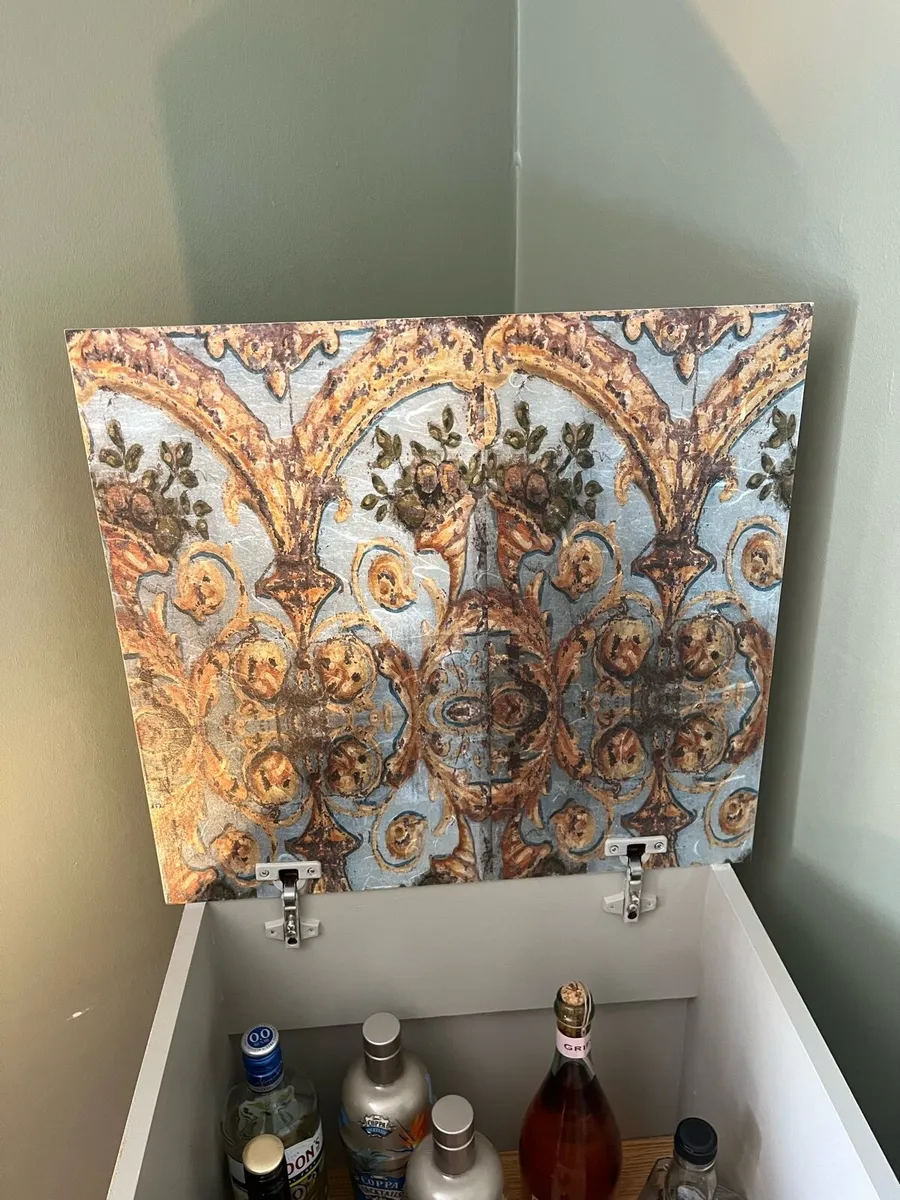 Drinks / entertainment cabinet - Image 1