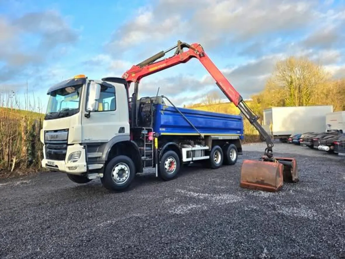 2019 DAF CF 450  Tipper Grab With Elipison M125L - Image 1