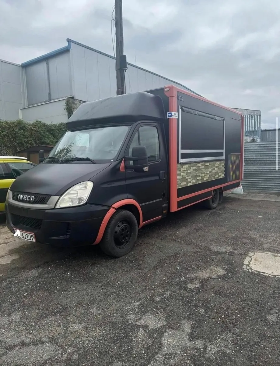 FOOD TRUCK . 2010 IVECO 35S11 - Image 1