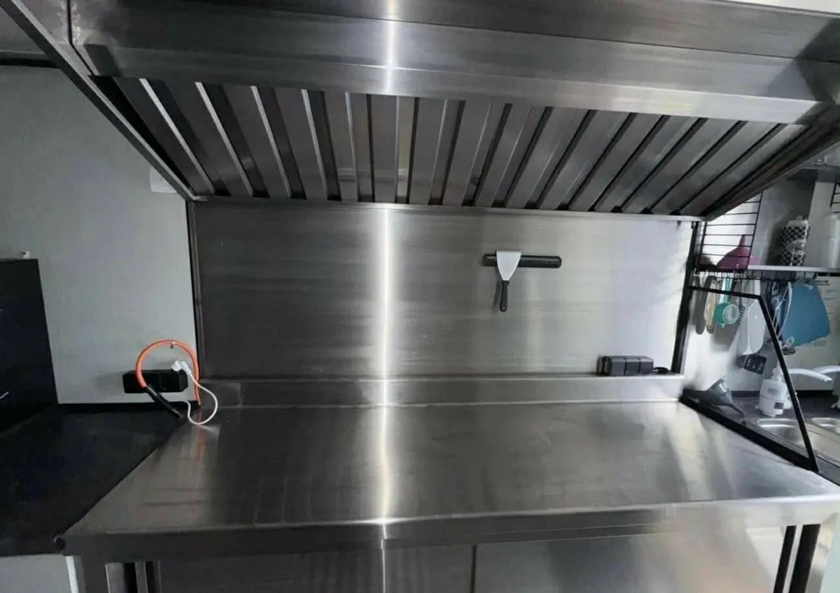 FOOD TRUCK . 2010 IVECO 35S11 - Image 4