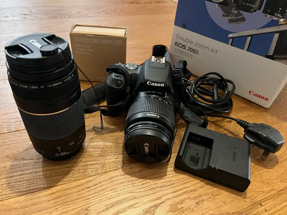 Canon EOS 200D DSLR Camera + 2 lenses - Image 1