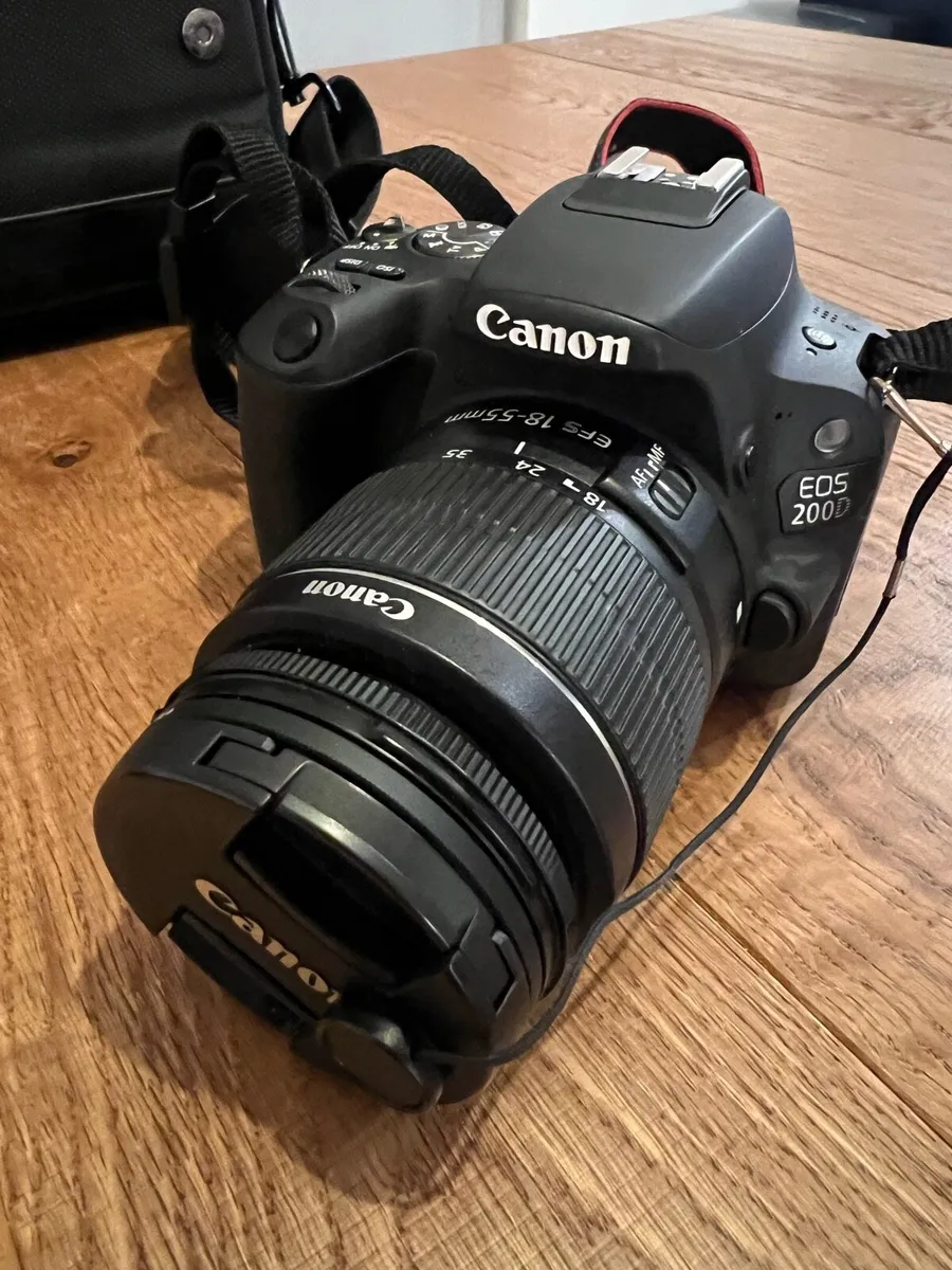 Canon EOS 200D DSLR Camera + 2 lenses - Image 3