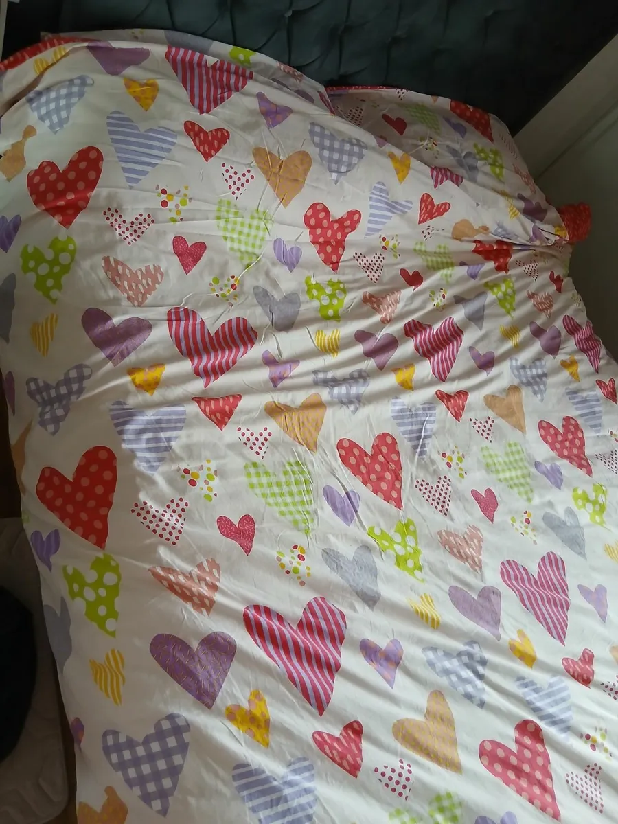 Double bed duvet cover and pillowcases - Image 1