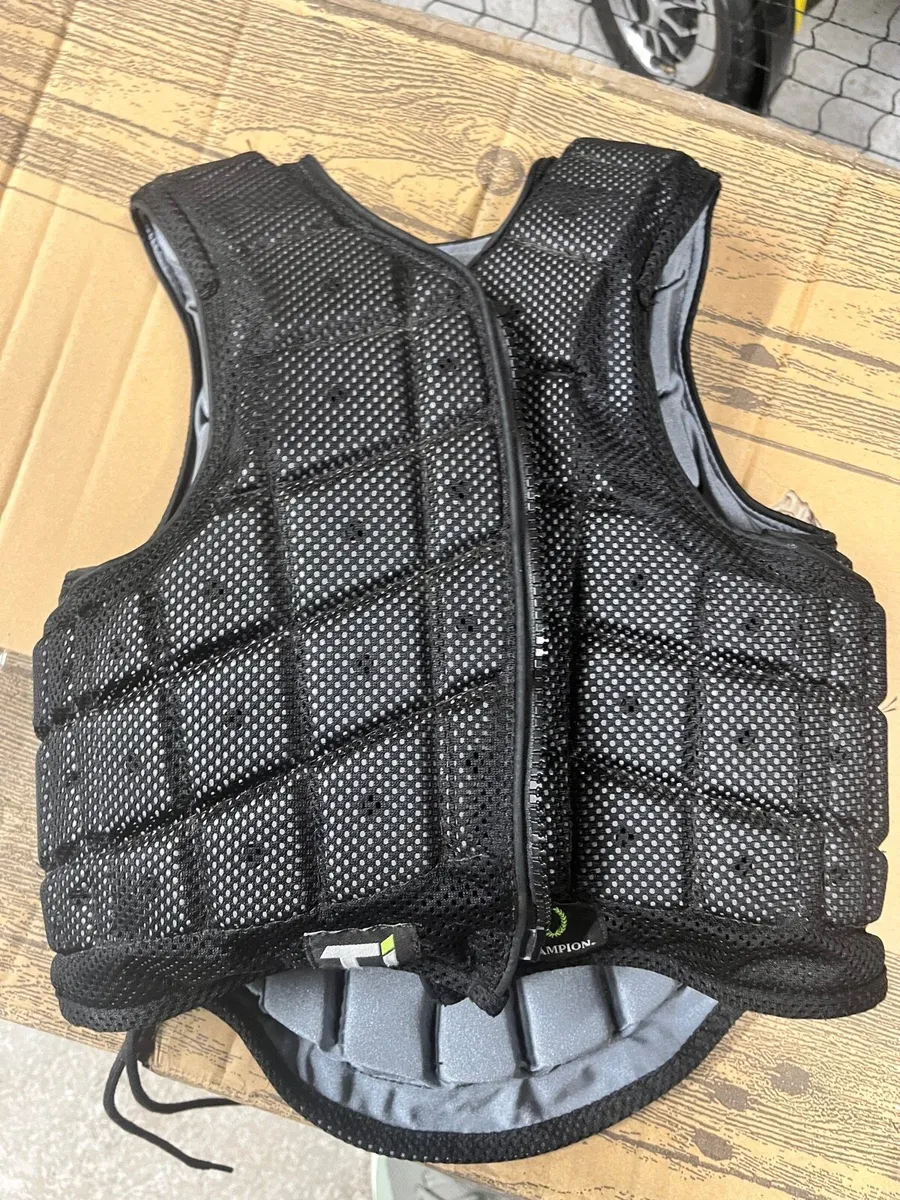 Horse riding gear(child) back protector, helmet - Image 1