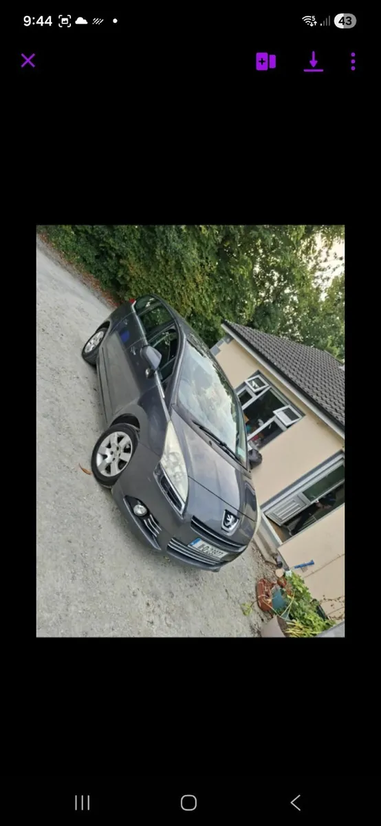 Peugeot 5008 2011 - Image 1