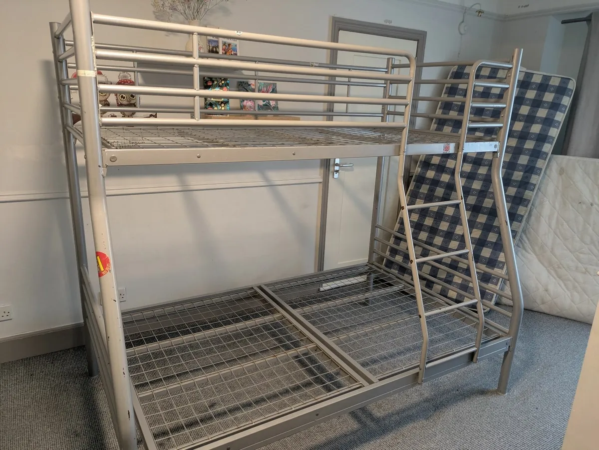 Triple Bunk bed - Image 1