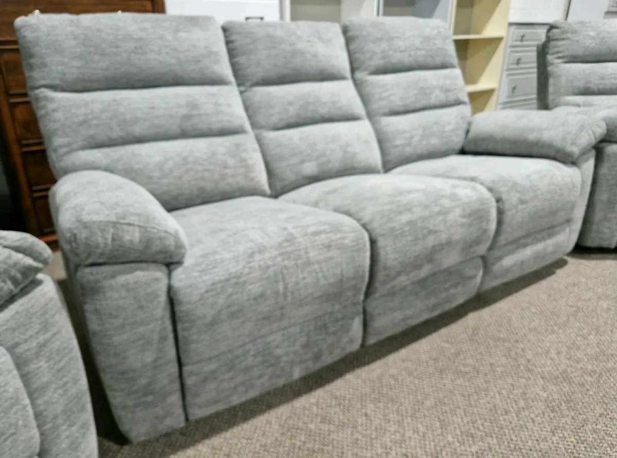 New 3+1+1 Kia SAVE €500 - Image 2