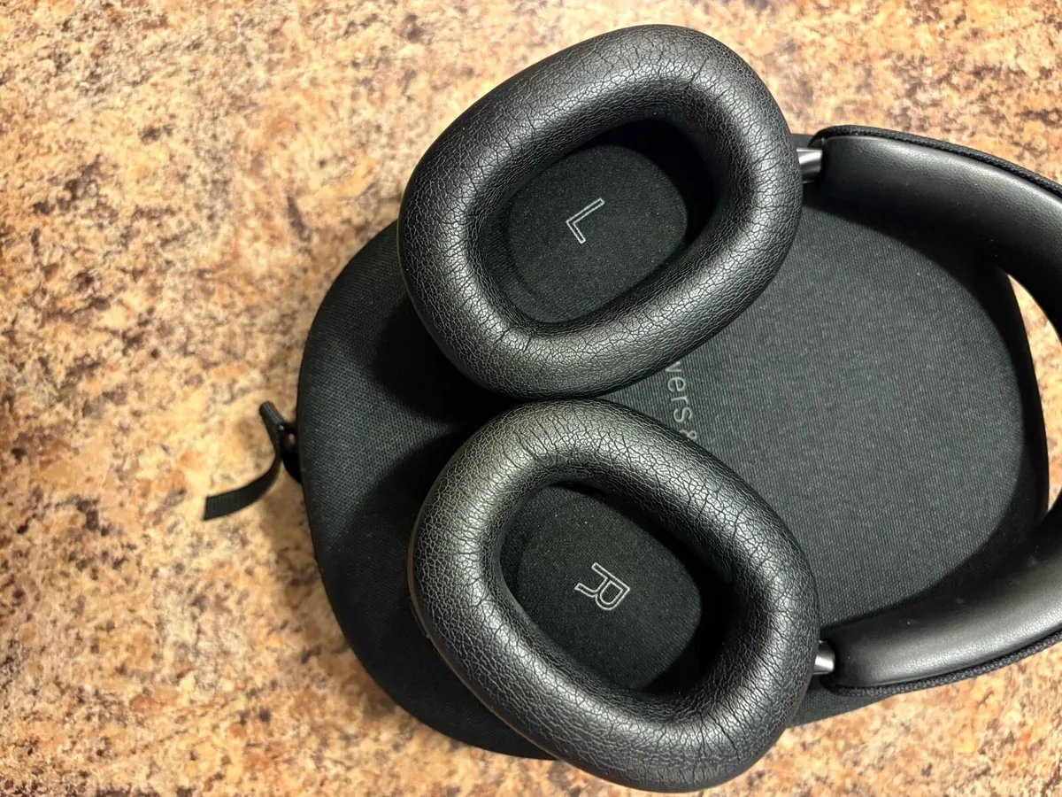 Bowers and Wilkins PX7 S2 - Image 2