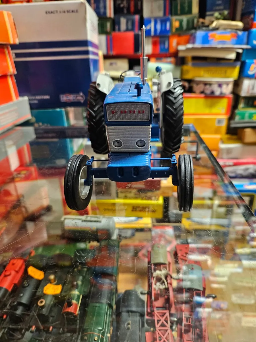 Britain's Universal Hobbies Ford 5000 Tractor 1.16 - Image 4