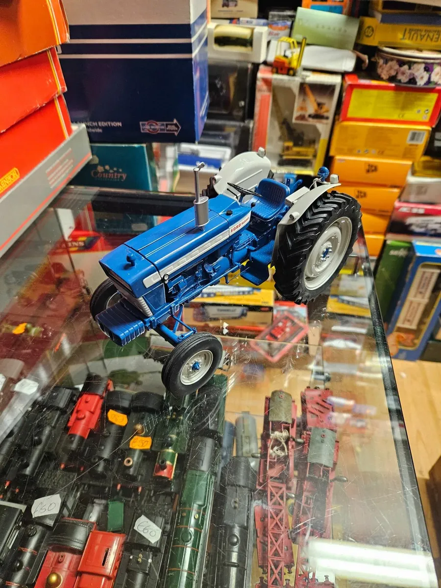 Britain's Universal Hobbies Ford 5000 Tractor 1.16 - Image 1