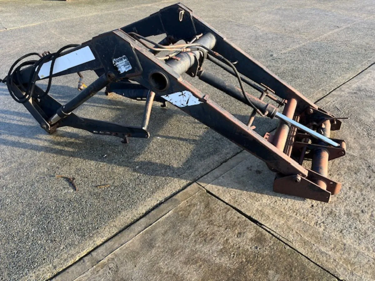 Quicke 2300 Power Loader - Image 3