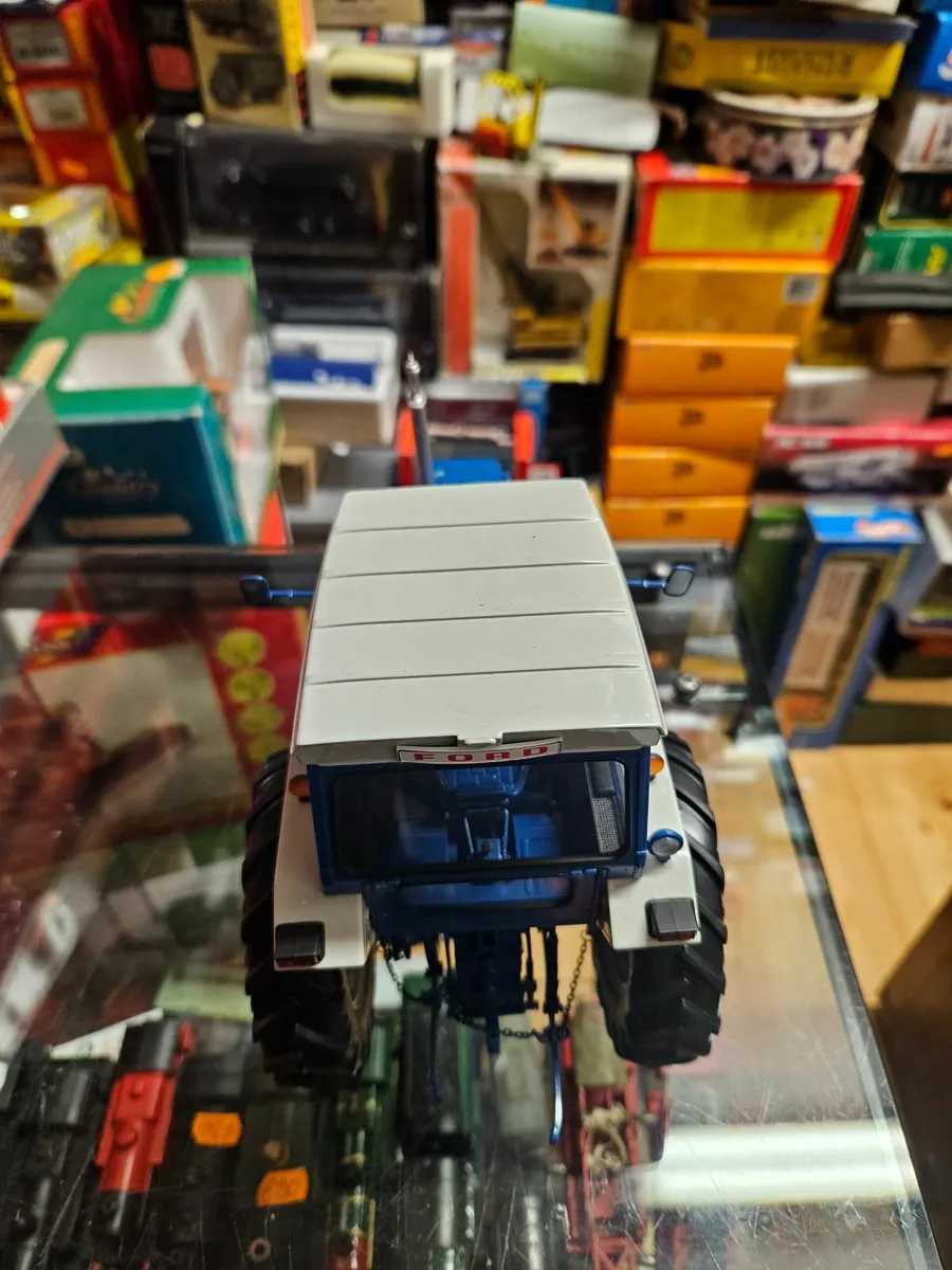 Britain's Universal Hobbies Ford 7600 Tractor 1.16 - Image 3