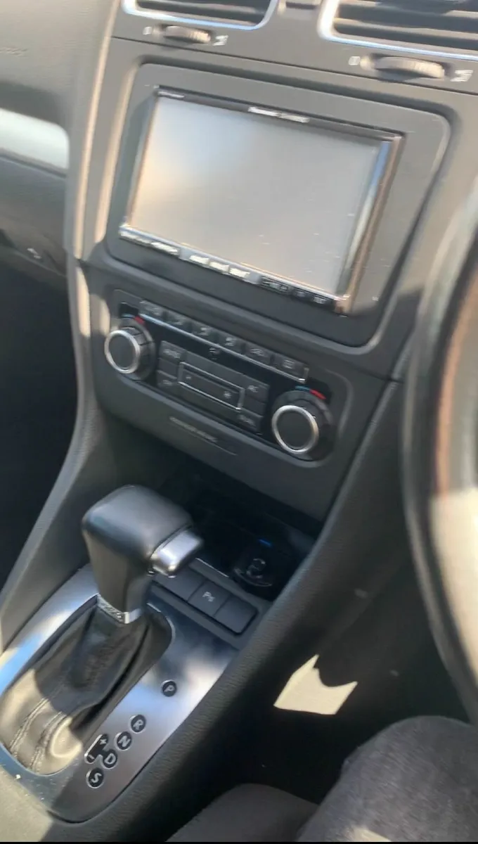 Volkswagen Golf 2011 - Image 2