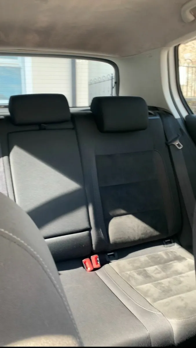 Volkswagen Golf 2011 - Image 3