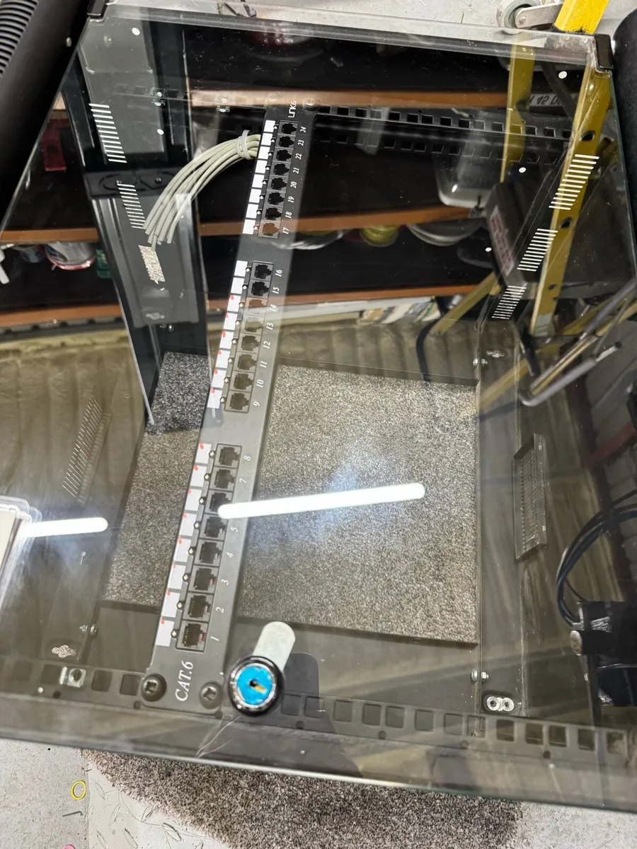 Data cabinet - Image 2