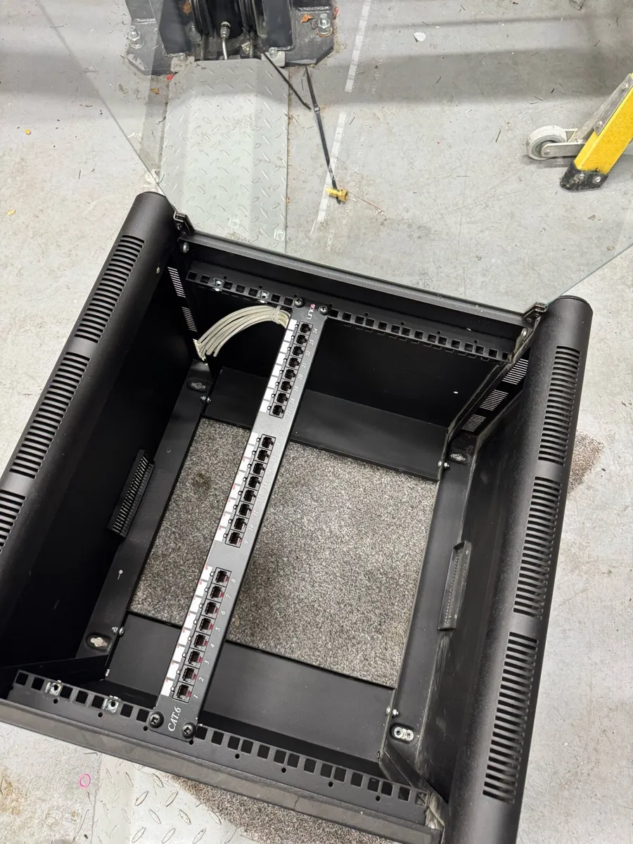 Data cabinet - Image 3