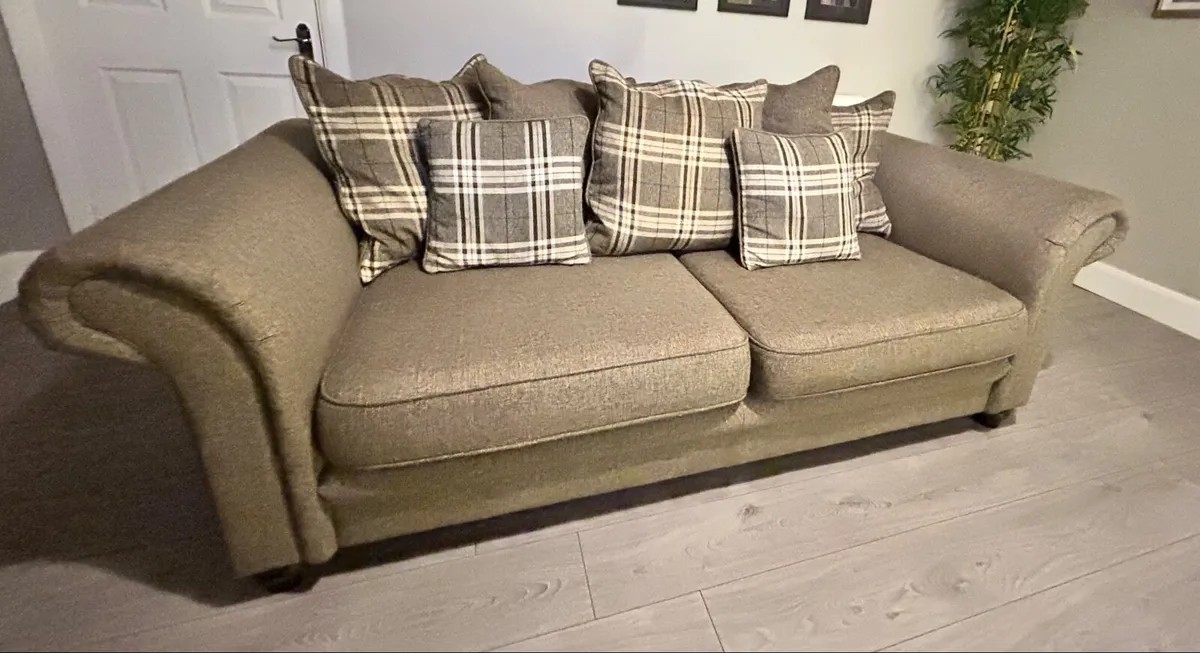 2 piece suite of furniture - Image 1