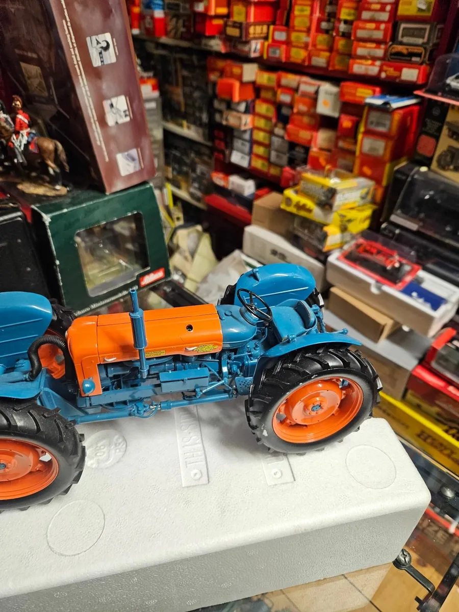 Britain's Universal Hobbies Ford DOE Triple D 1:16 - Image 3